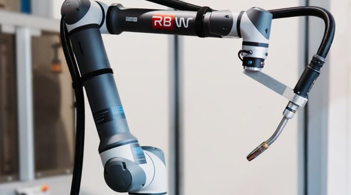 RBW Cobot mit Schweißbrenner und Kemppi Stromquelle