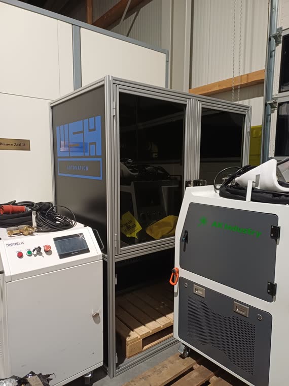 Laserzelle mit angeschlossener Diodela Laserquelle und Kühlgerät
