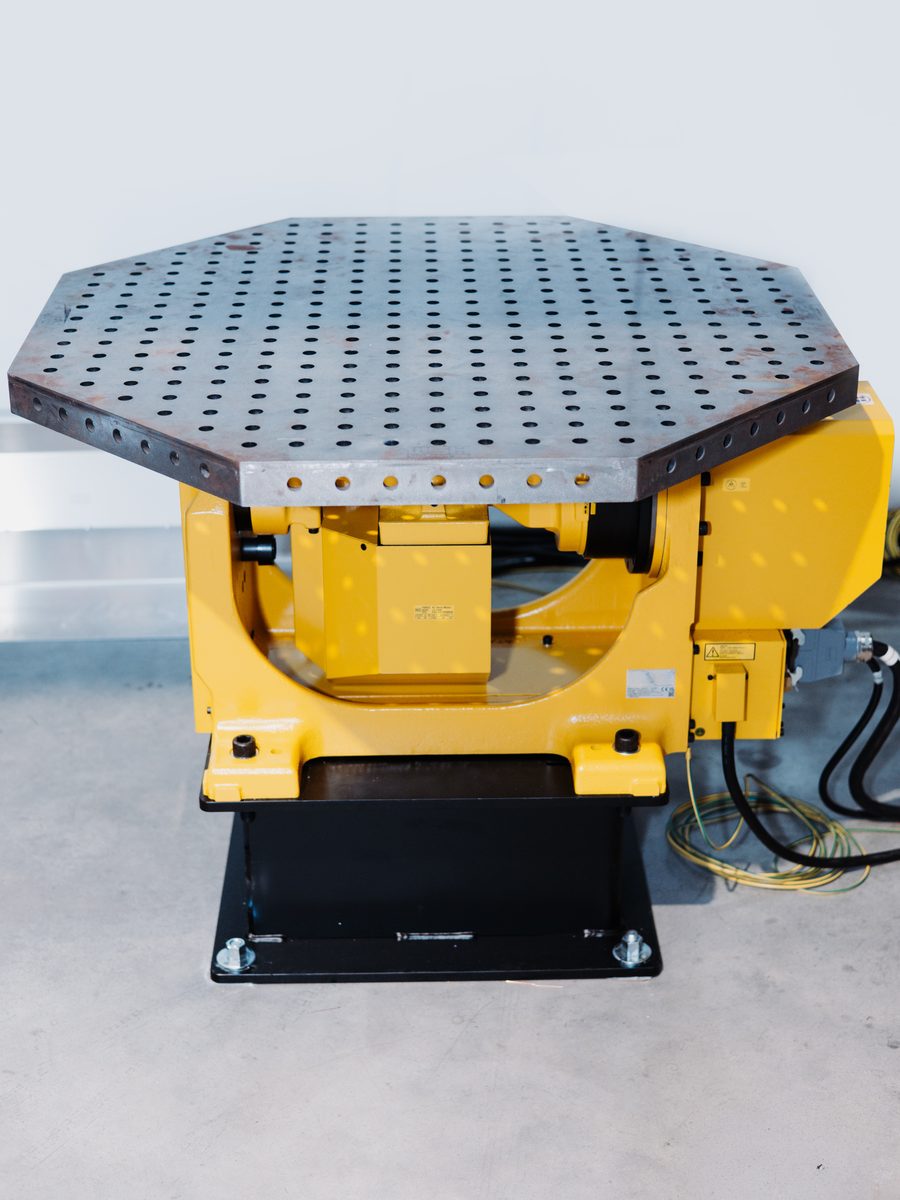 Fanuc Positionierer mit großem Lochrastertisch